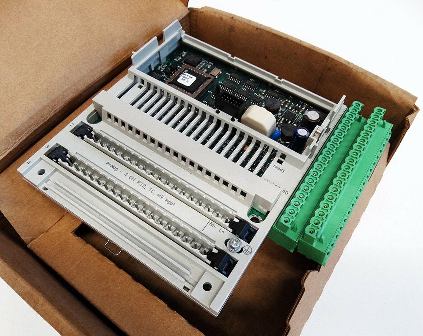 (170AA092100输出模块)施耐德 Schneider的模块 全新进口正品原装 现货供应