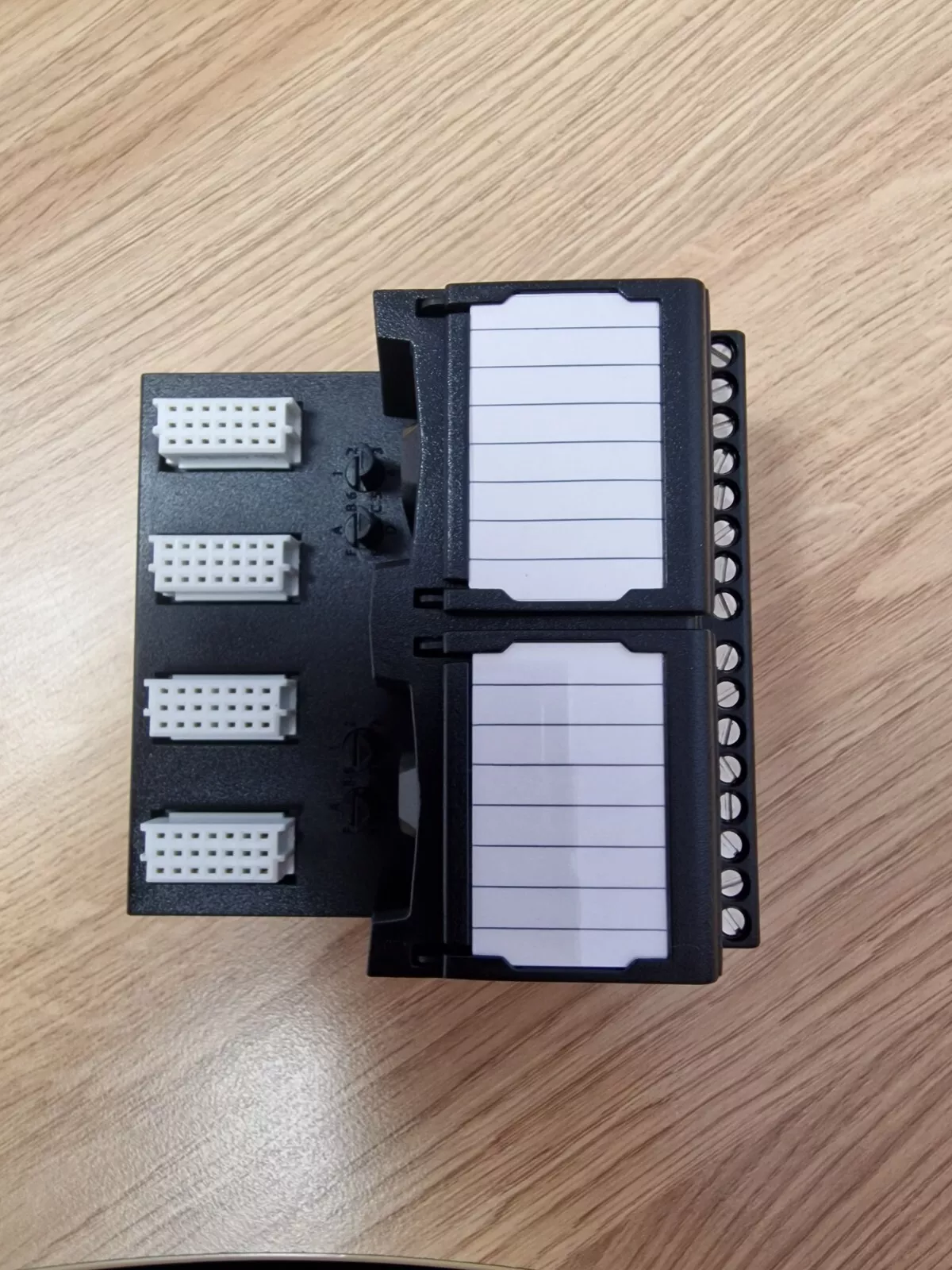 KJ4006X1-BK1 EMERSON 控制器或机架 全新现货 密封